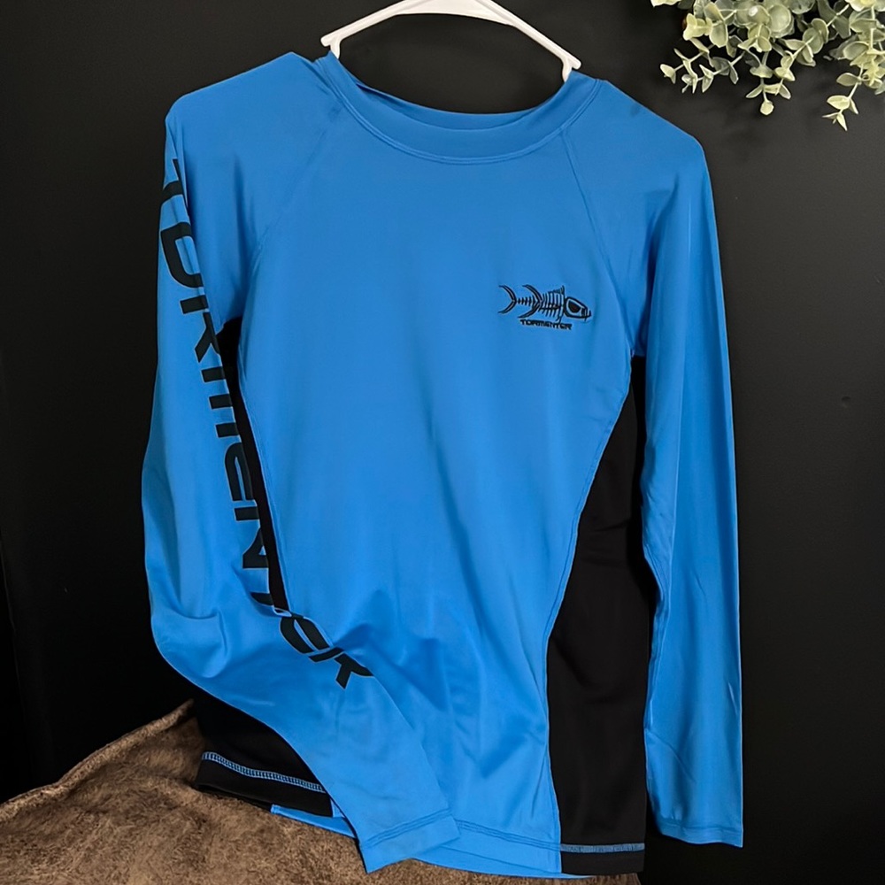 EUC Tormenter Fishing shirt size S. Blue and black color SPF 50